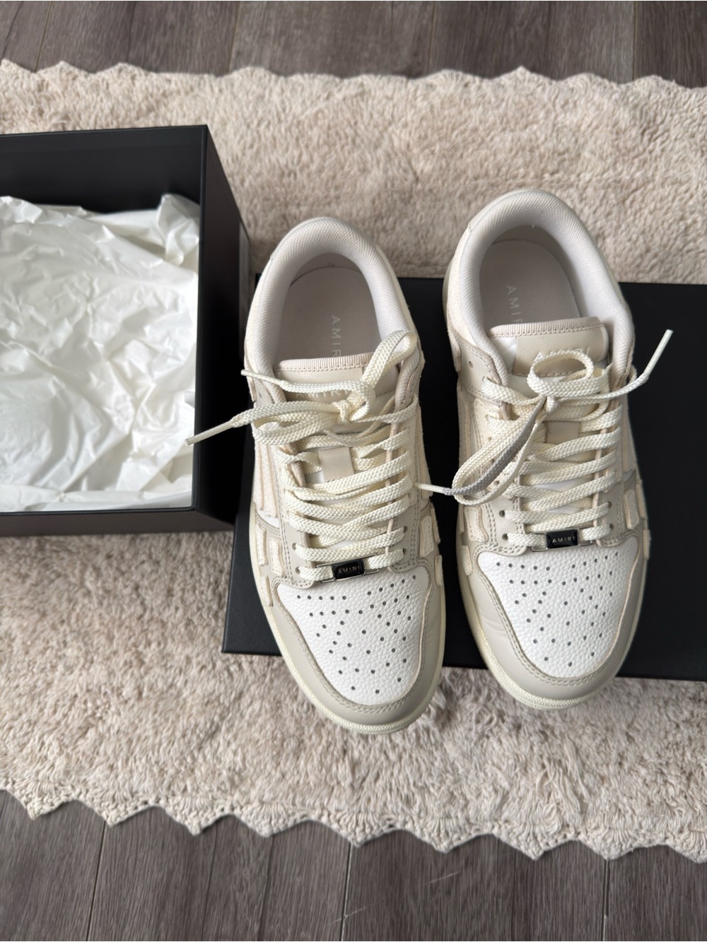 AMIRI Cream and Off-White Low-Top Leather Sneakers